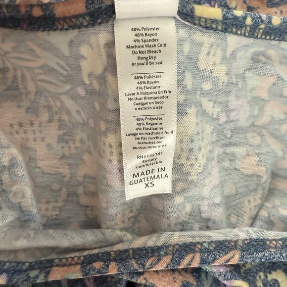 LuLaRoe Top Shirt Womens XS Pastel Multicolor Perfect Tee Casual Oversized - Picture 5 of 10